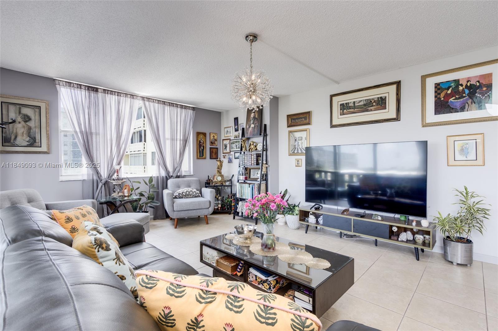 HILLCREST EAST NO 23 COND - Residential