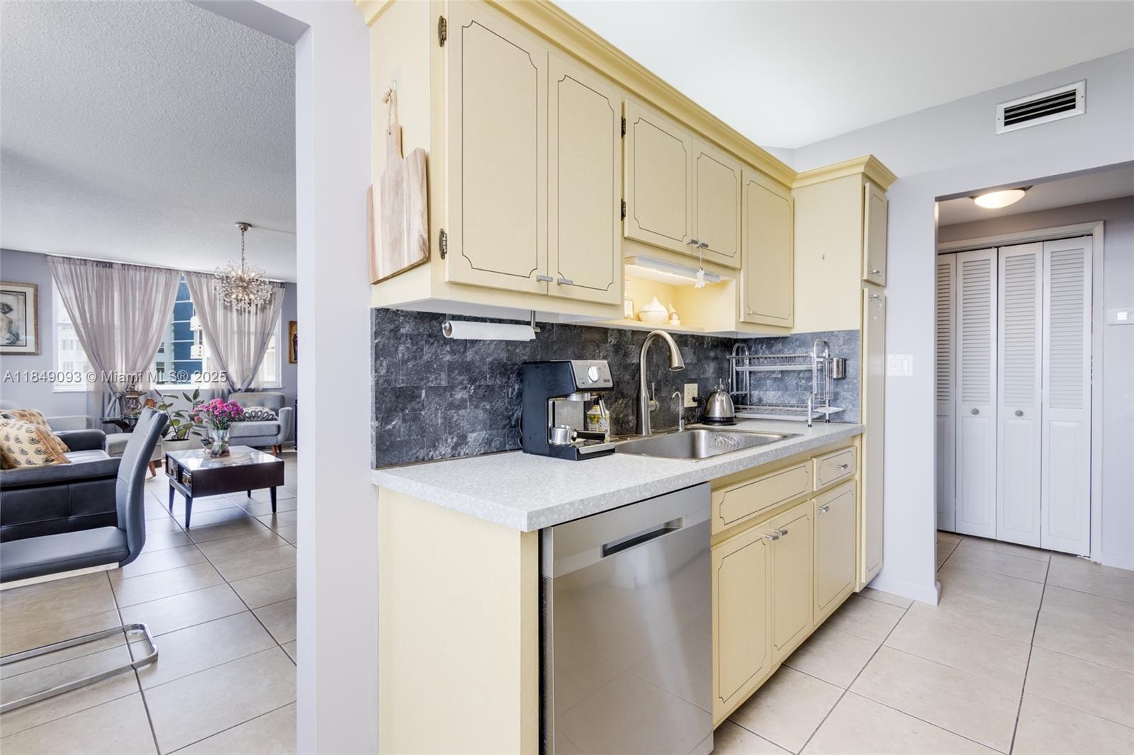 HILLCREST EAST NO 23 COND - Residential