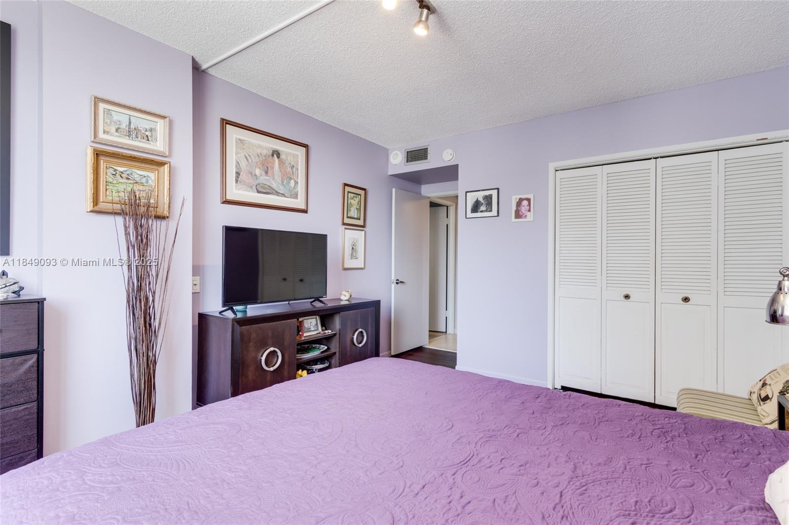 HILLCREST EAST NO 23 COND - Residential