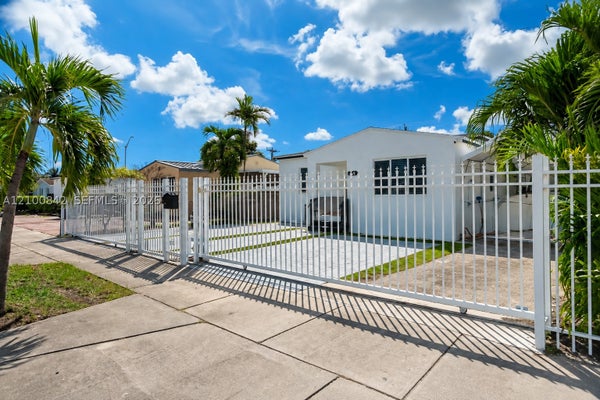 568 E 15TH ST, HIALEAH, FL 33010 - Image ed0d8eb41a9c9998b61e197fcd4f17ee/1548757018
