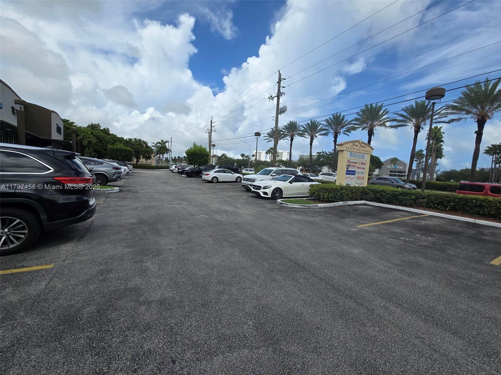 14440 Biscayne Blvd