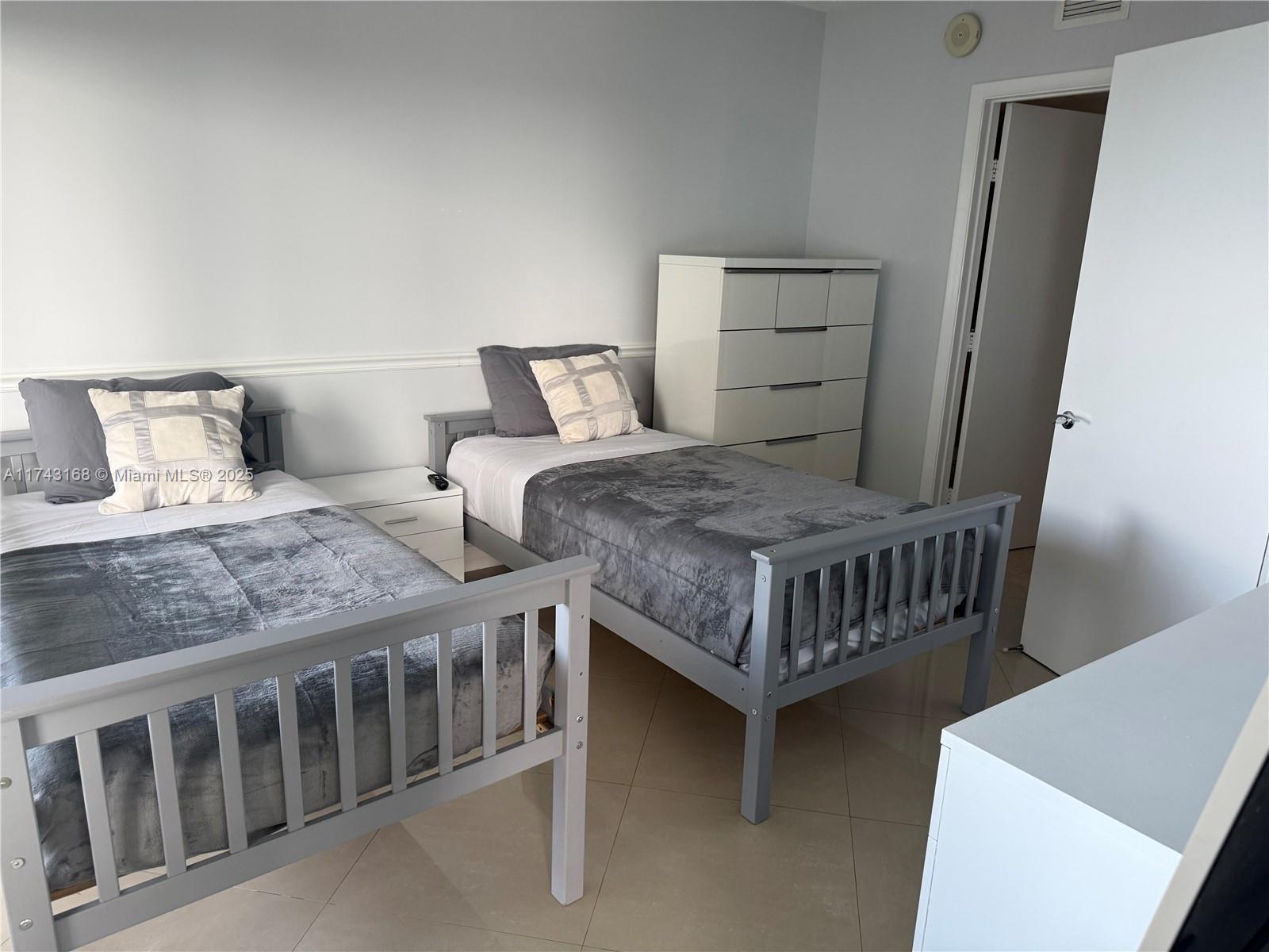 BEACH CLUB II - Residential