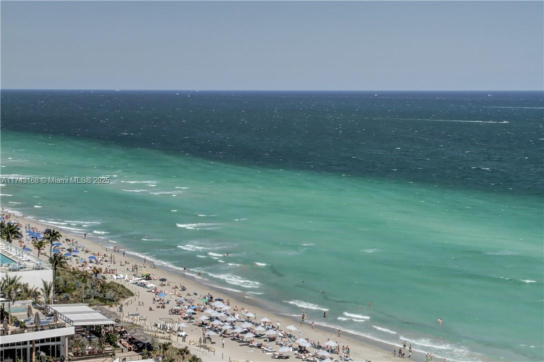 BEACH CLUB II - Residential