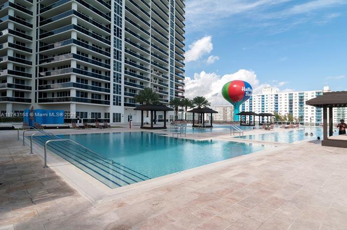 BEACH CLUB II - Residential