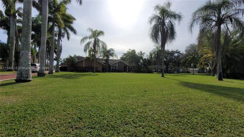 Single Family Residence in Miami FL 14900 167th St St.jpg