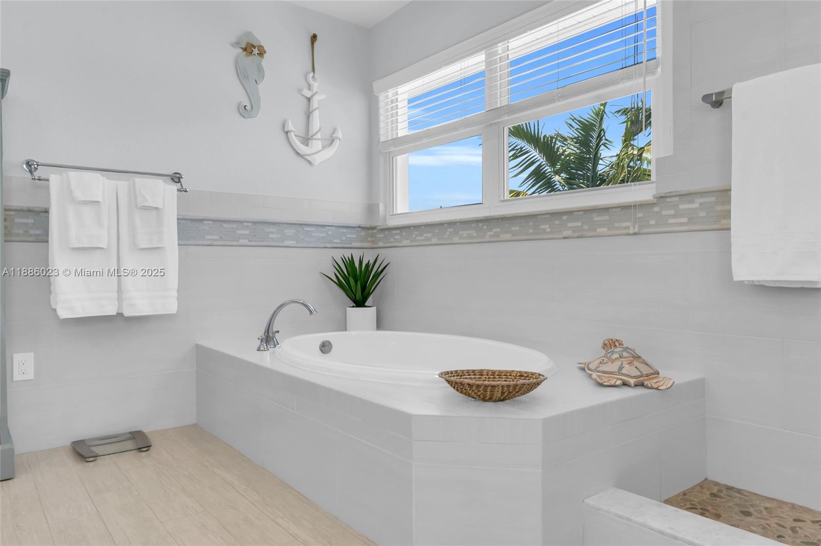 KEY COLONY BEACH - Residential