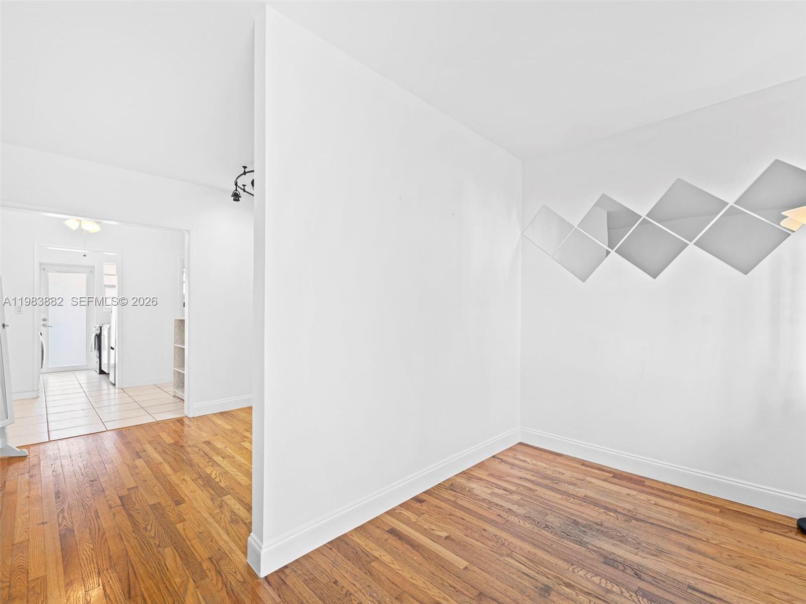 BASE01 CONDO - Residential