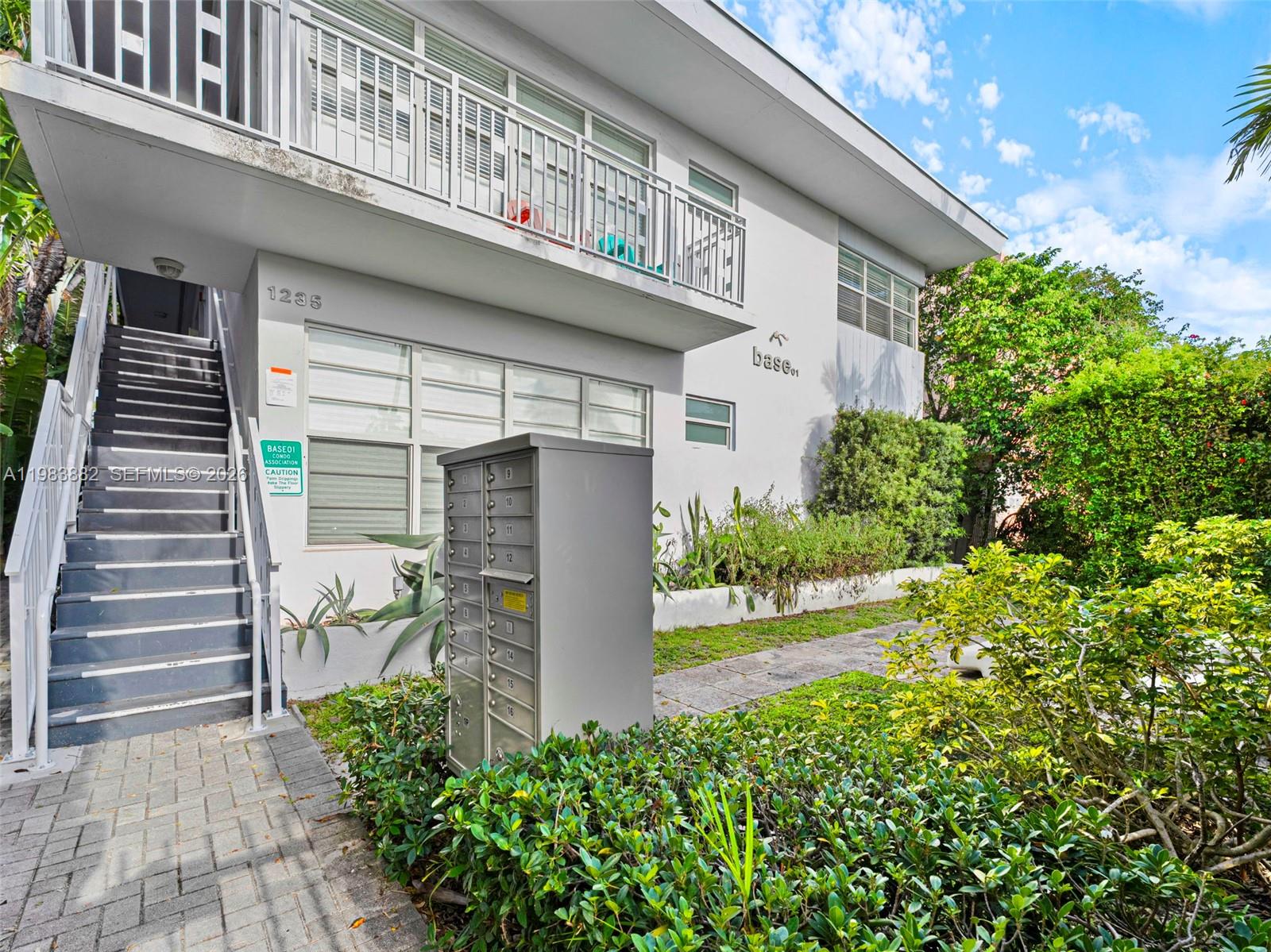 BASE01 CONDO - Residential