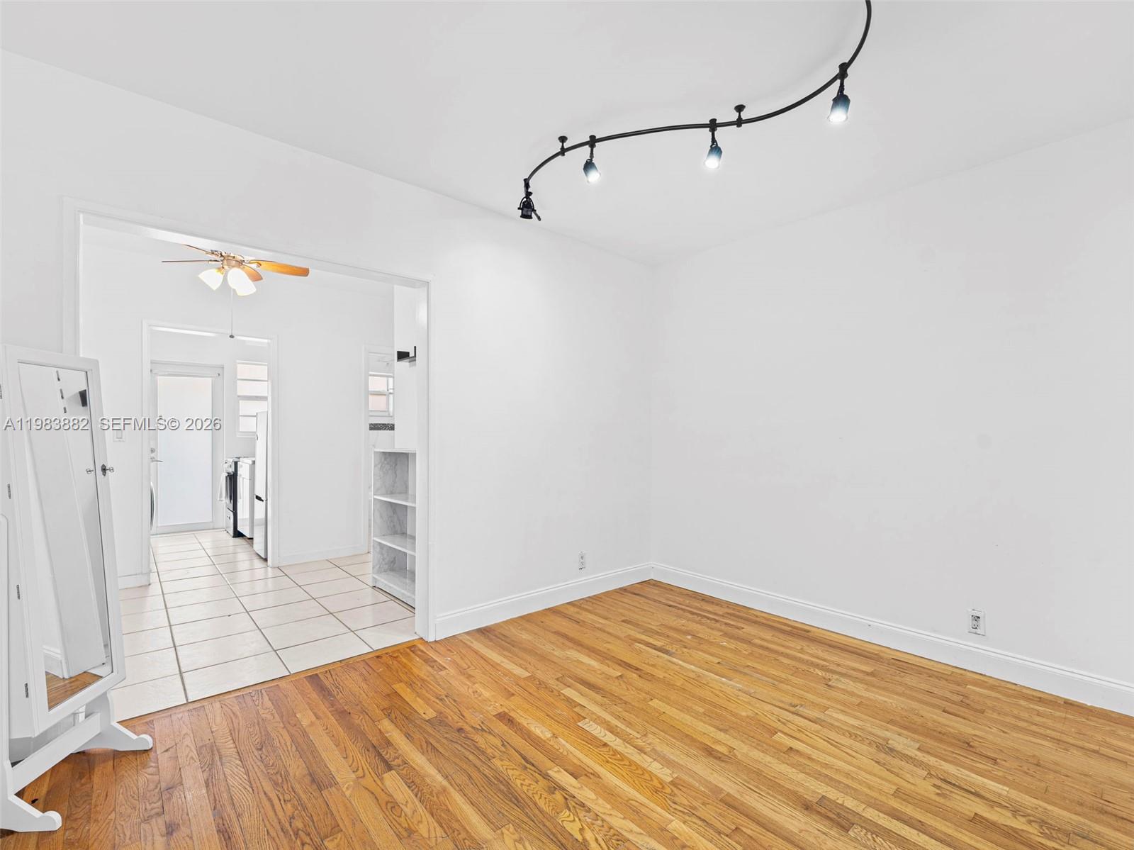 BASE01 CONDO - Residential