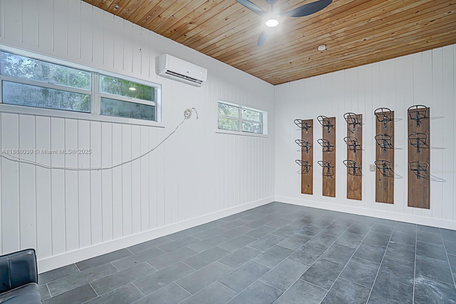 PALM BEACH POINT EAST - Residential