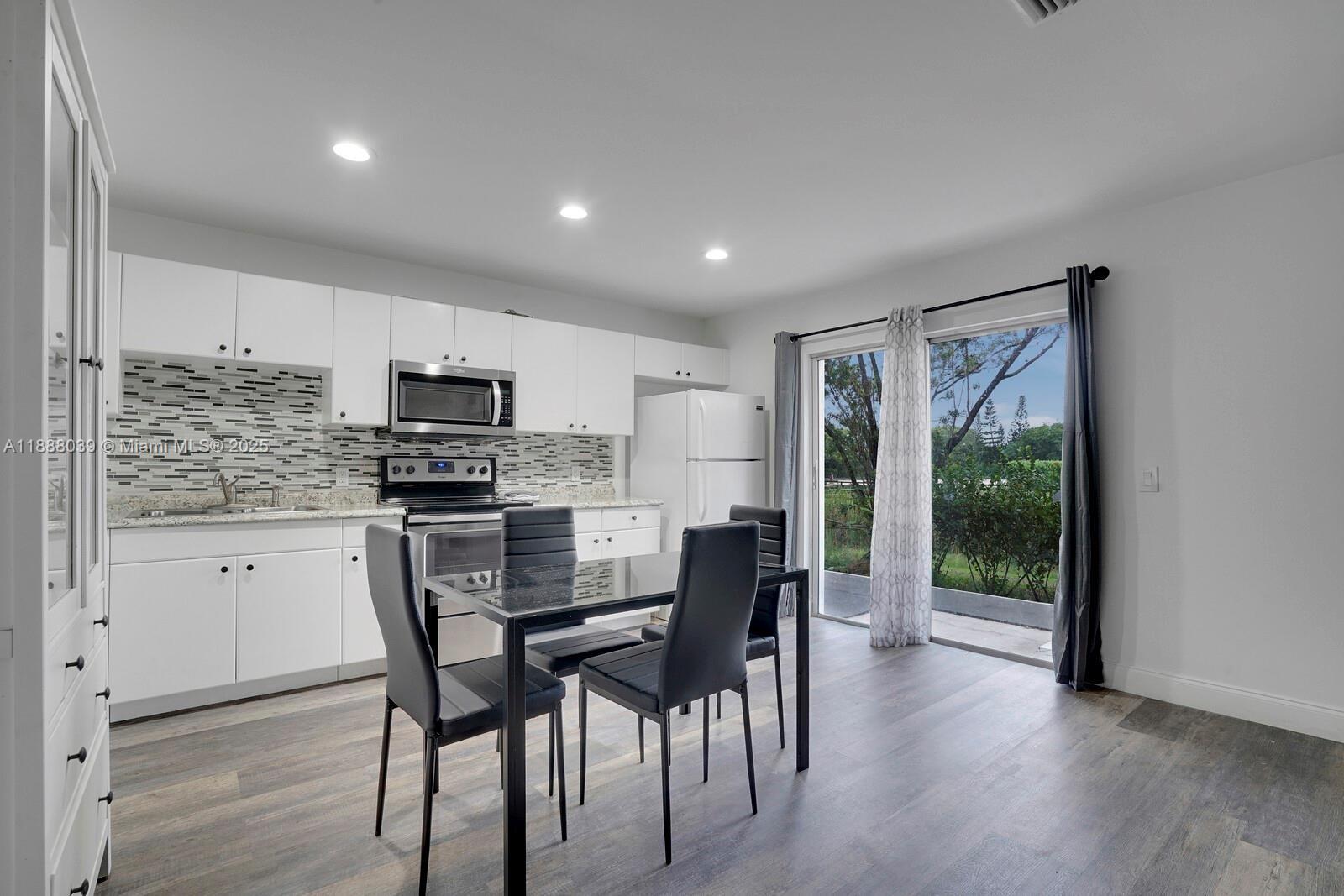 PALM BEACH POINT EAST - Residential