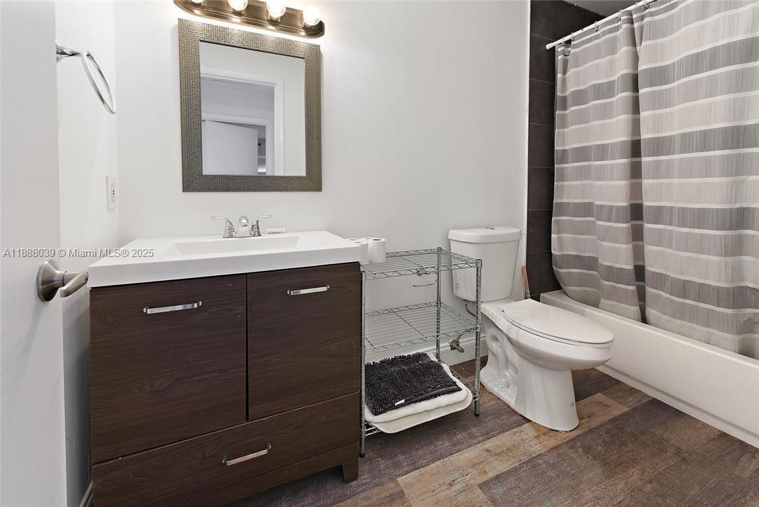 PALM BEACH POINT EAST - Residential