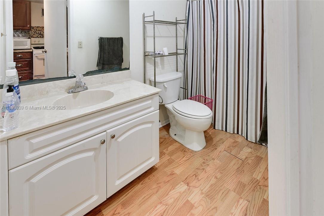 PALM BEACH POINT EAST - Residential