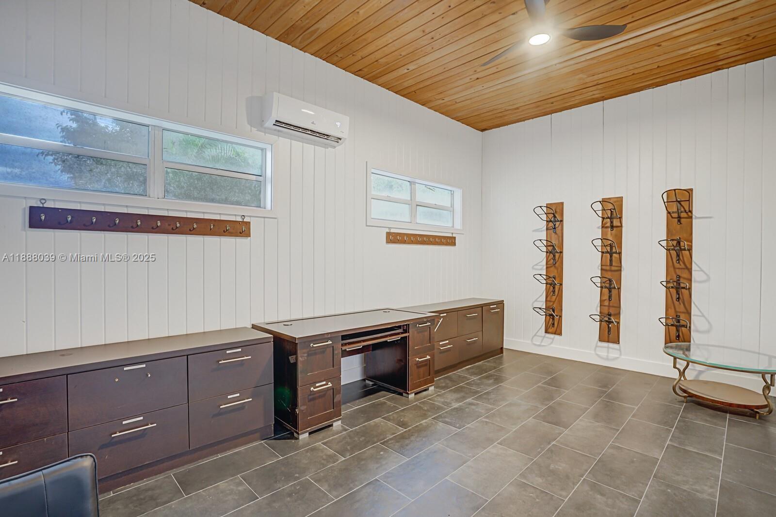 PALM BEACH POINT EAST - Residential