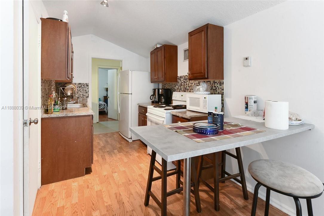 PALM BEACH POINT EAST - Residential