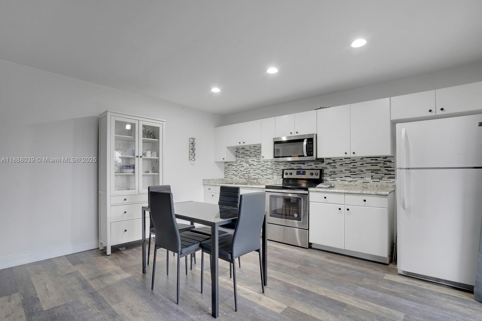 PALM BEACH POINT EAST - Residential