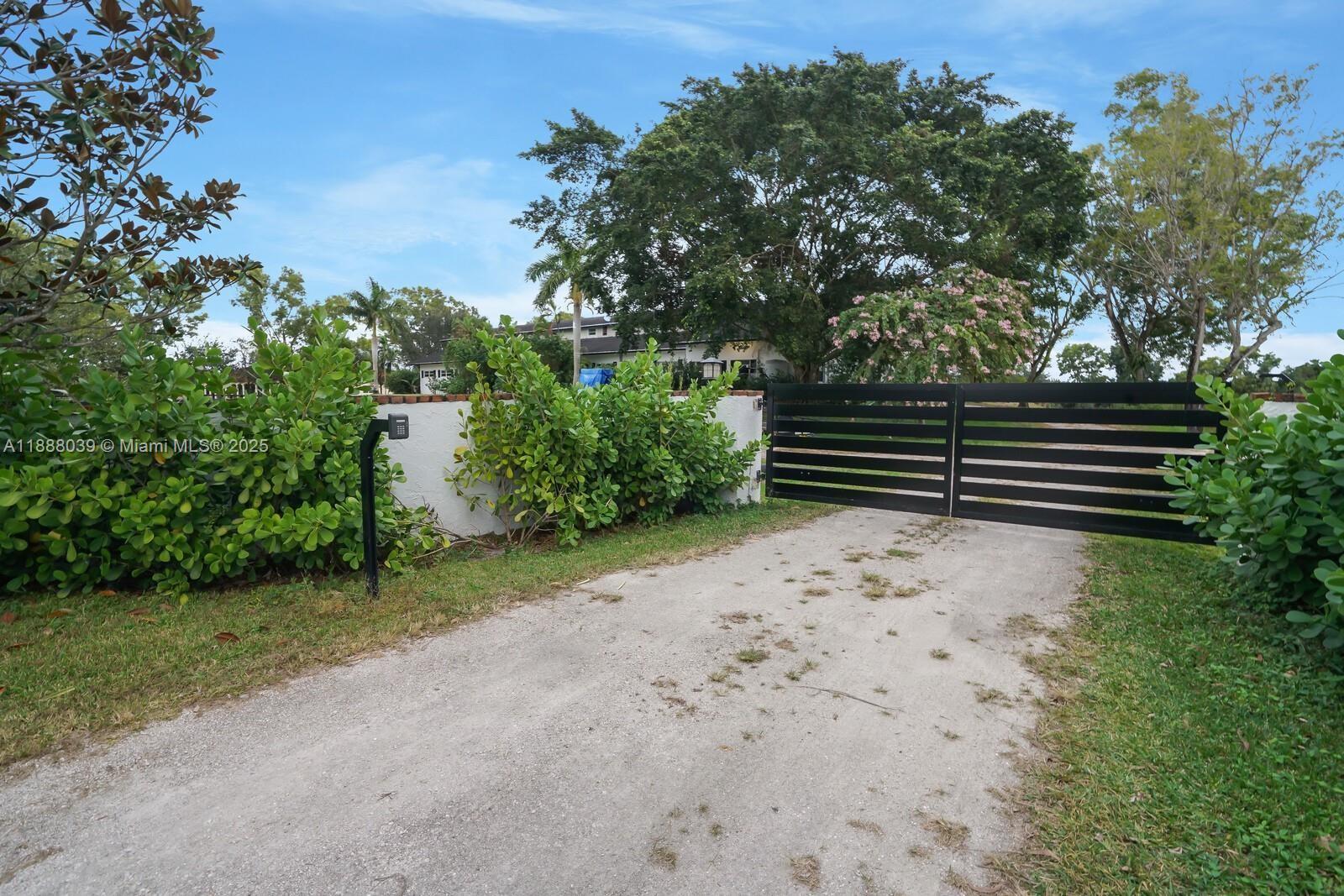 PALM BEACH POINT EAST - Residential