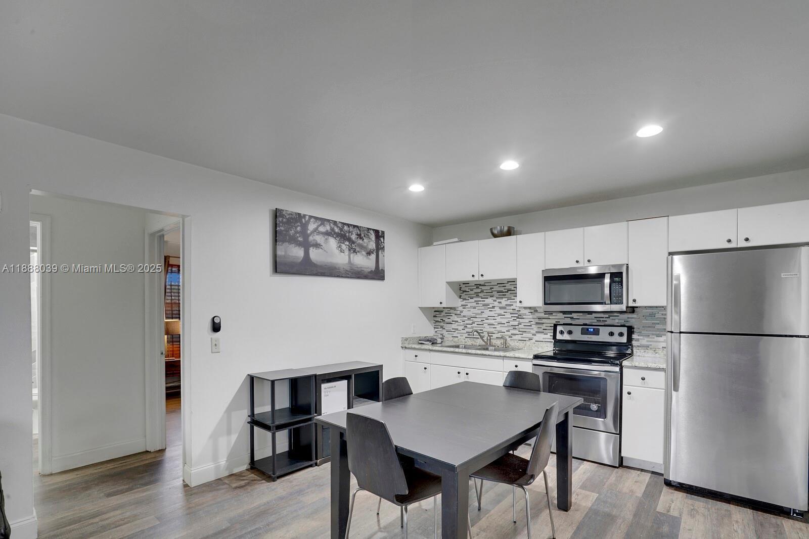 PALM BEACH POINT EAST - Residential