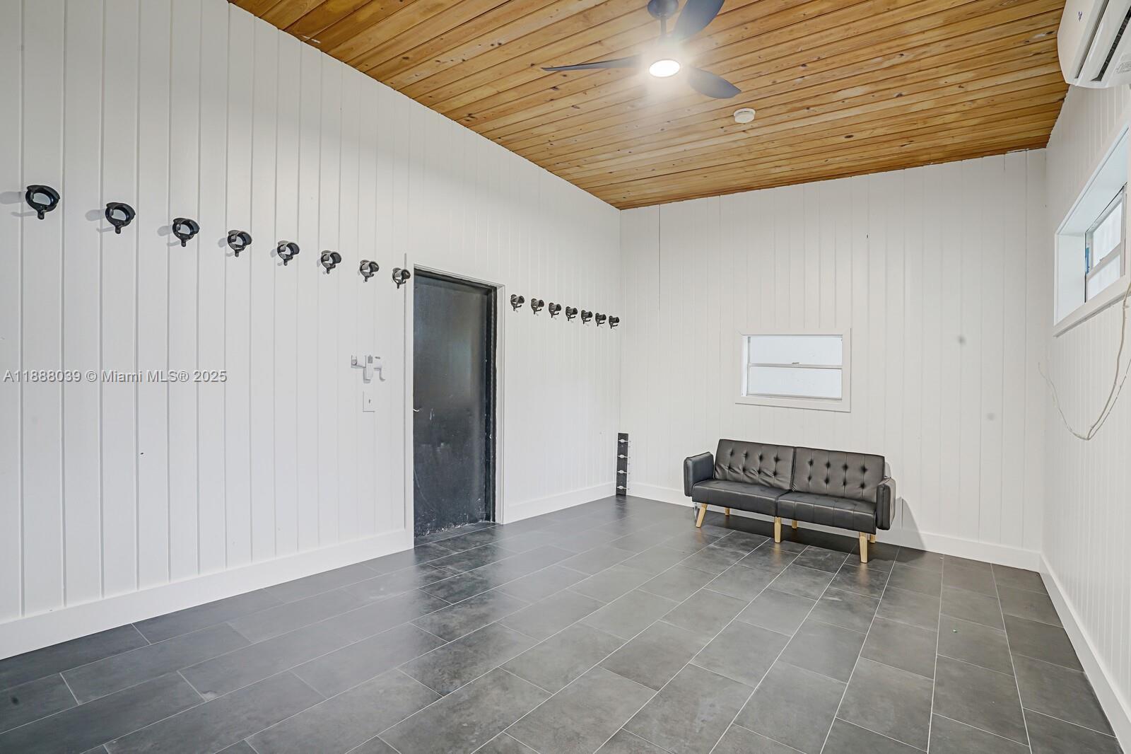 PALM BEACH POINT EAST - Residential