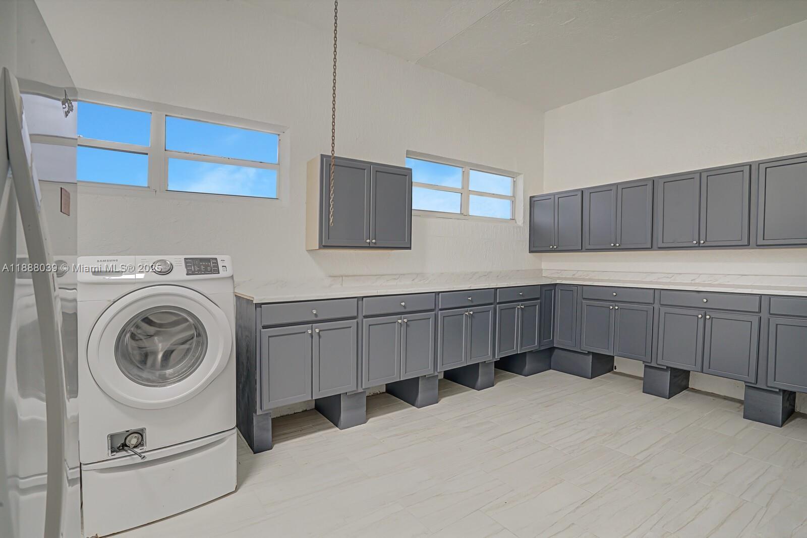 PALM BEACH POINT EAST - Residential