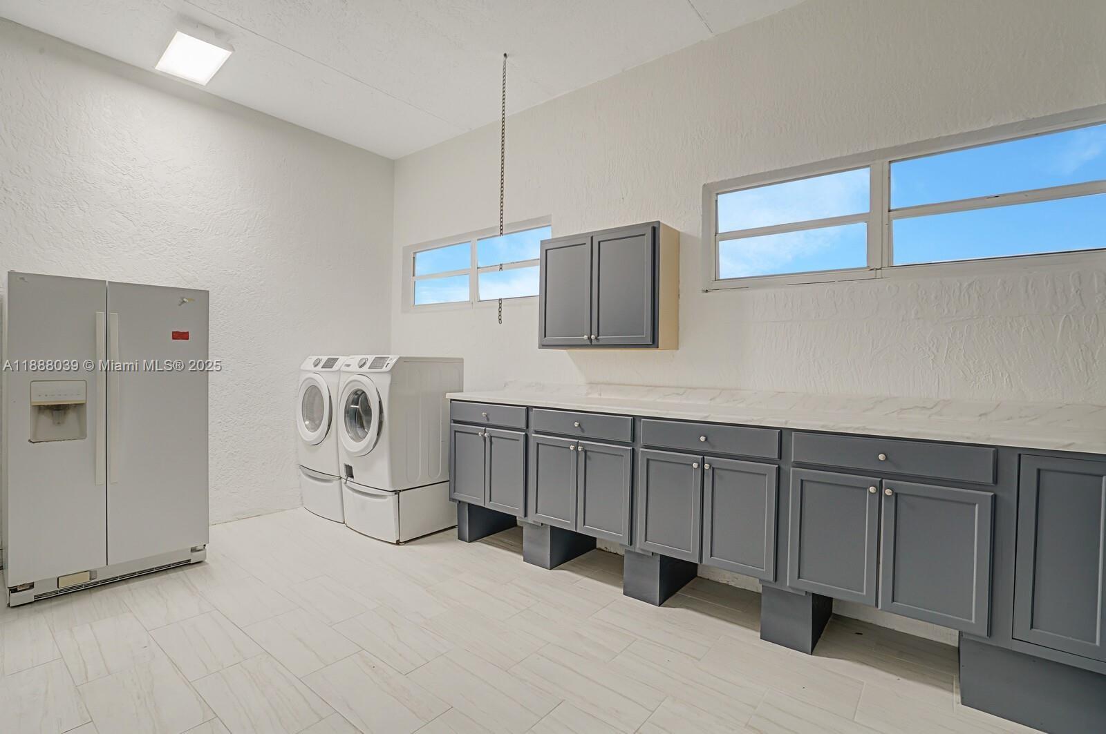 PALM BEACH POINT EAST - Residential