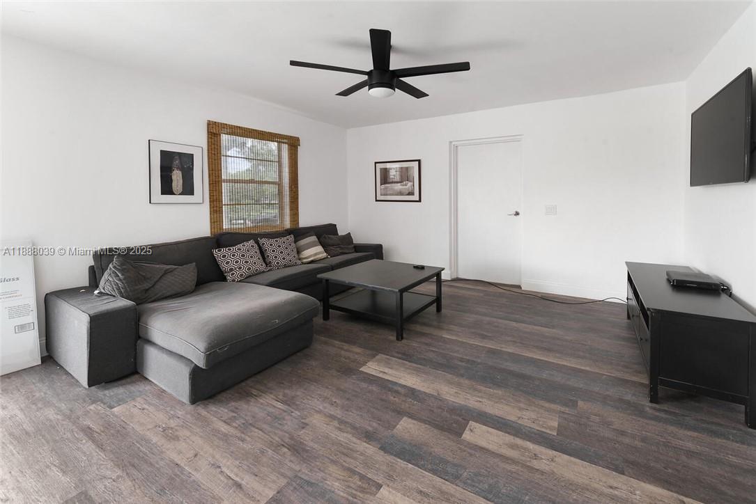 PALM BEACH POINT EAST - Residential