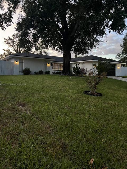 1812 firwood Orlando FL 32818