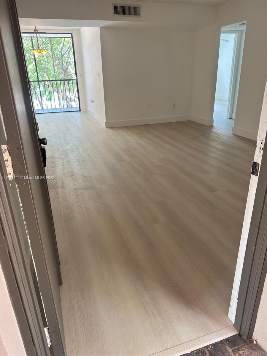 HORIZONS WEST CONDO #4 - Residential