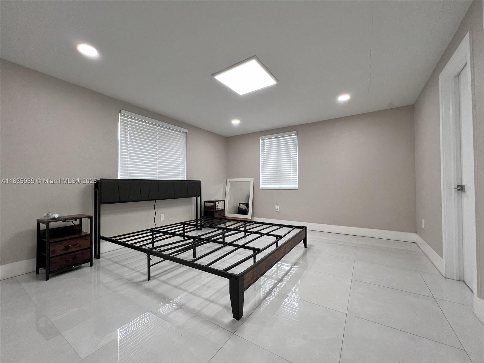 HOLLYWOOD LITTLE RANCHES - Residential Income