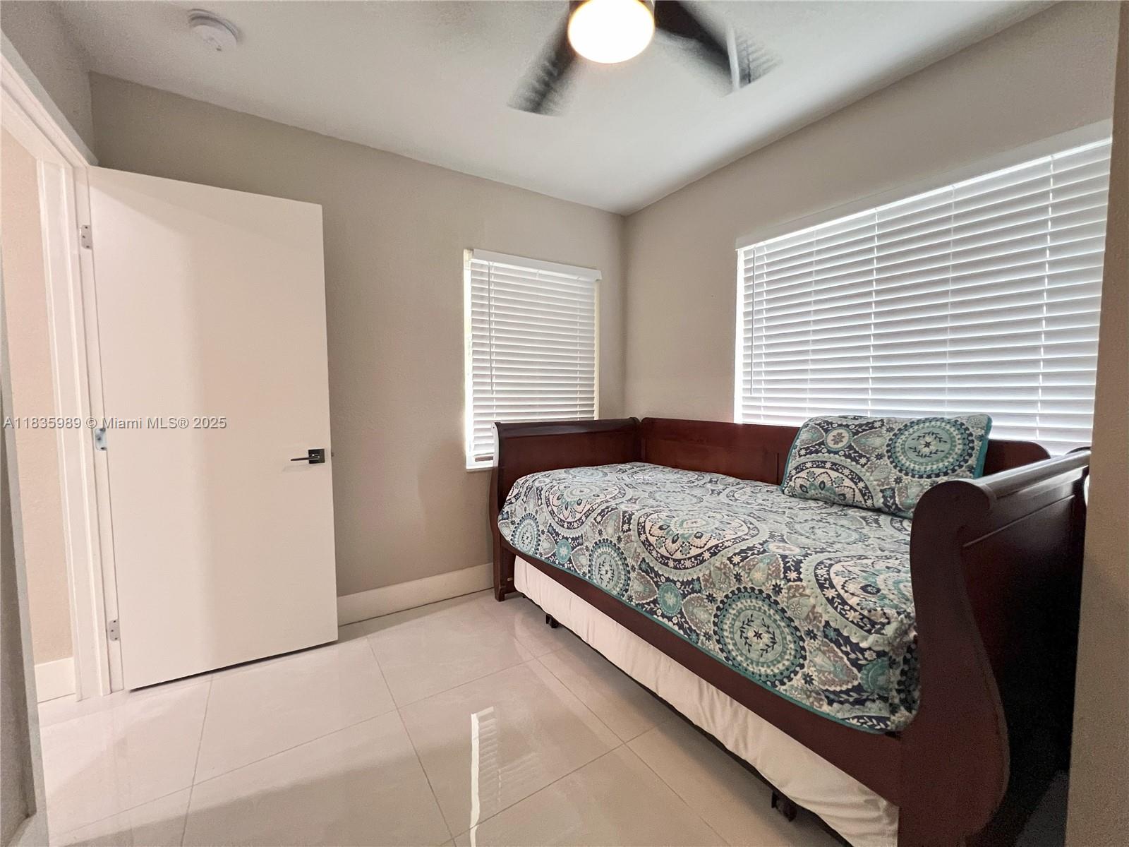 HOLLYWOOD LITTLE RANCHES - Residential Income