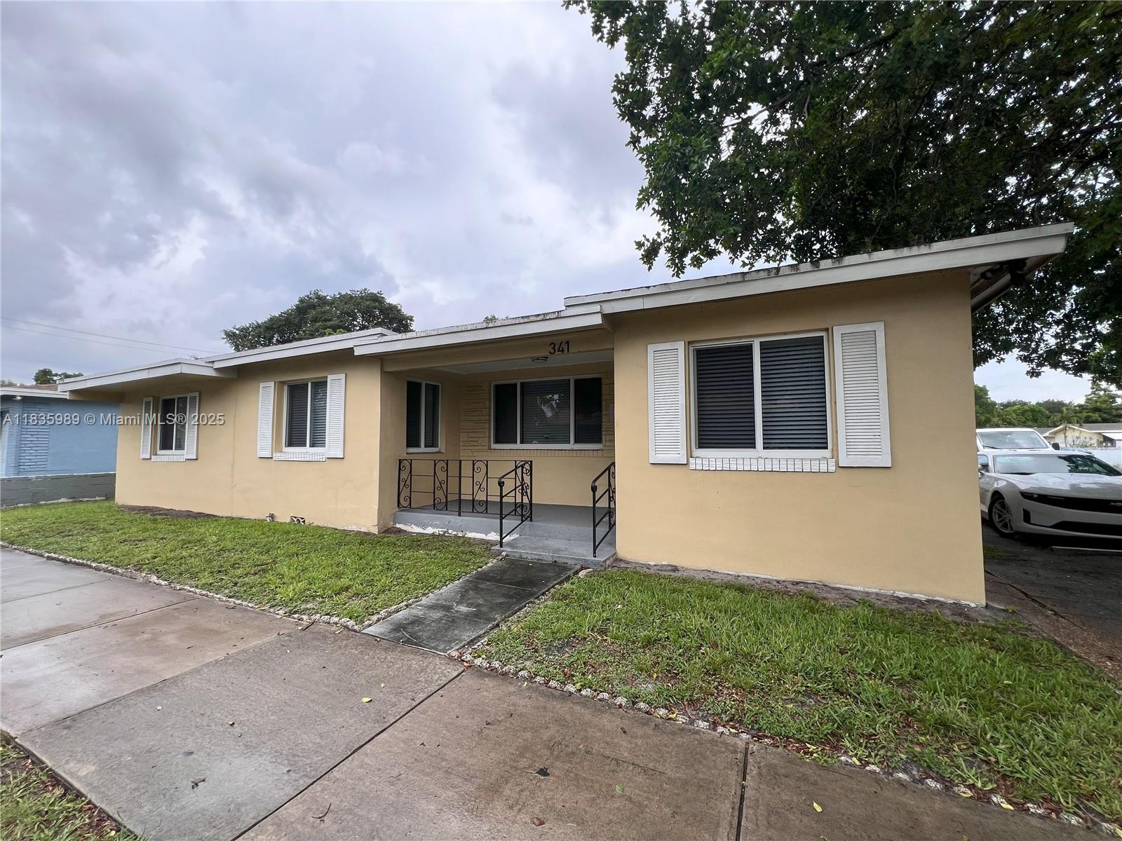 HOLLYWOOD LITTLE RANCHES - Residential Income