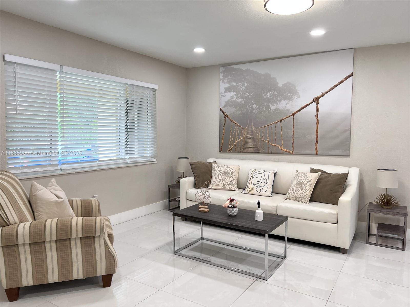 341 S 24th Ave