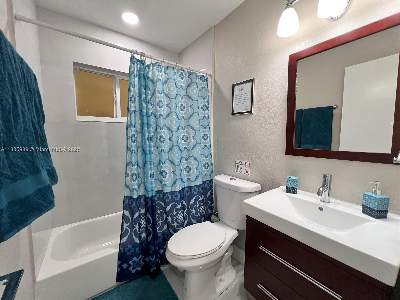 HOLLYWOOD LITTLE RANCHES - Residential Income