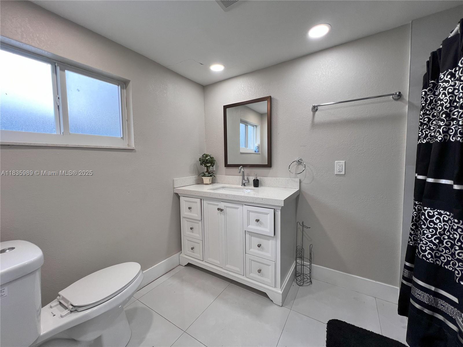 HOLLYWOOD LITTLE RANCHES - Residential Income