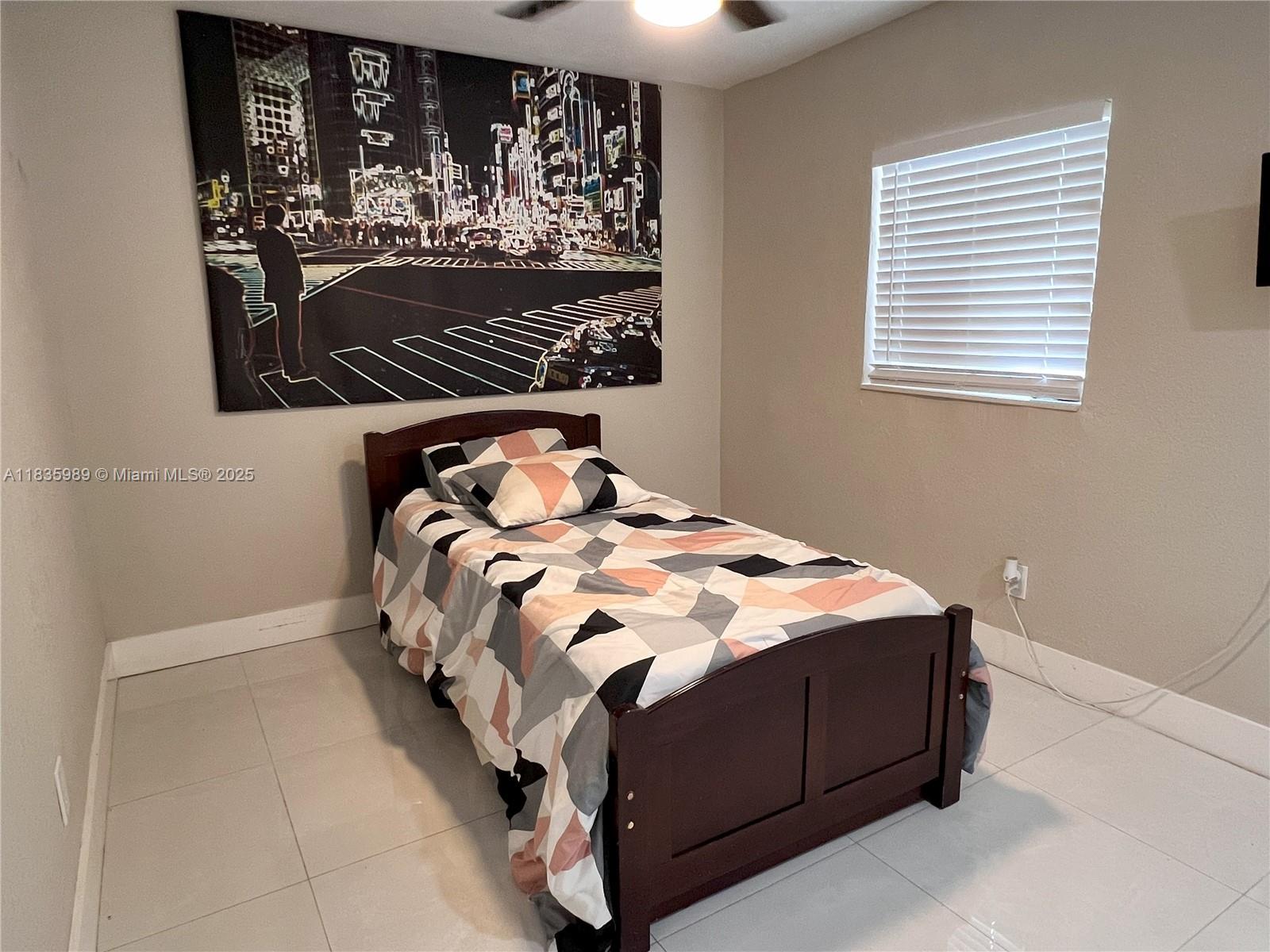 HOLLYWOOD LITTLE RANCHES - Residential Income