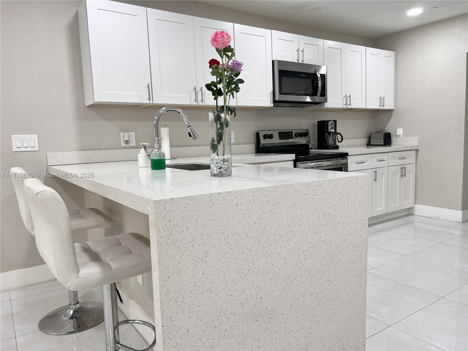 HOLLYWOOD LITTLE RANCHES - Residential Income