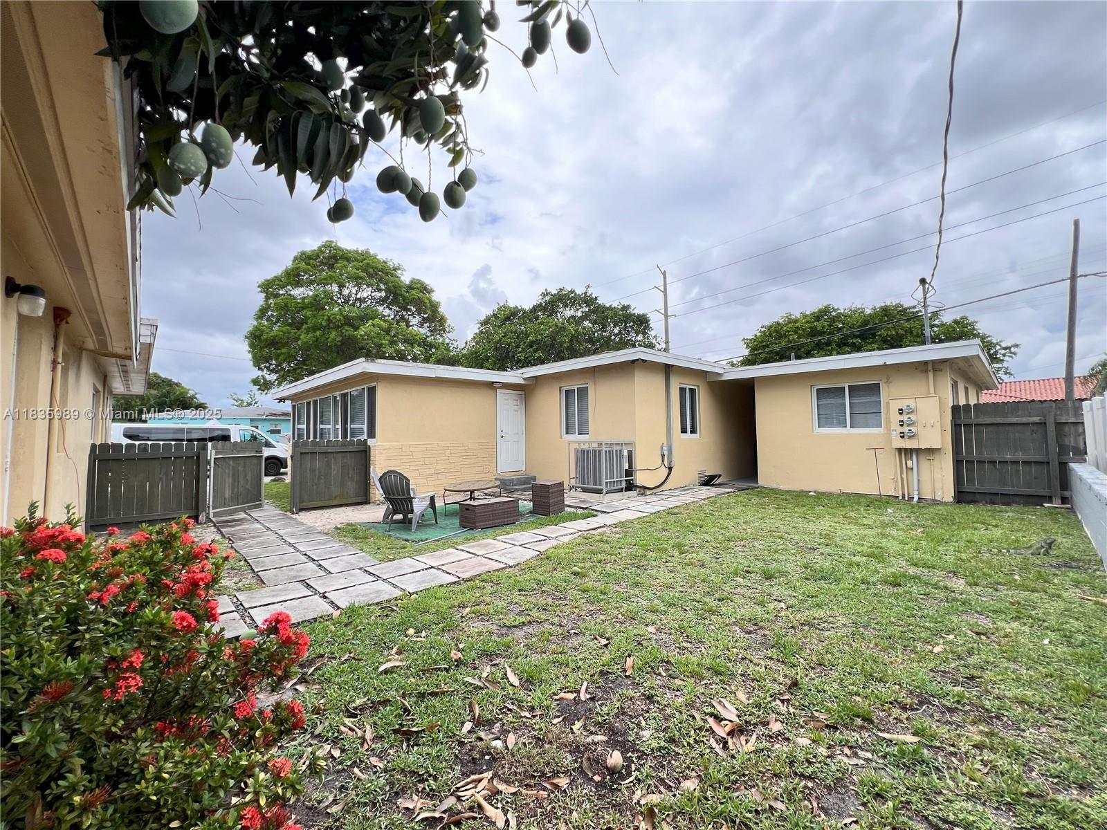 HOLLYWOOD LITTLE RANCHES - Residential Income