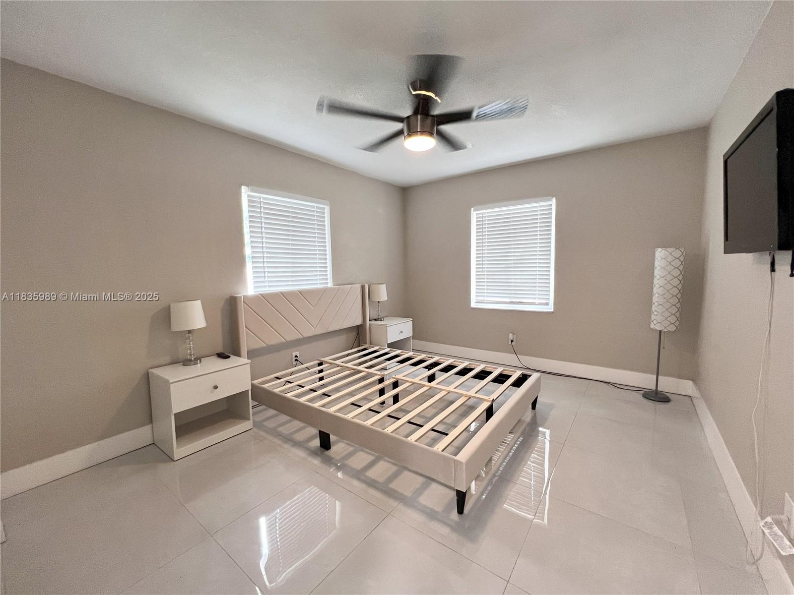 HOLLYWOOD LITTLE RANCHES - Residential Income