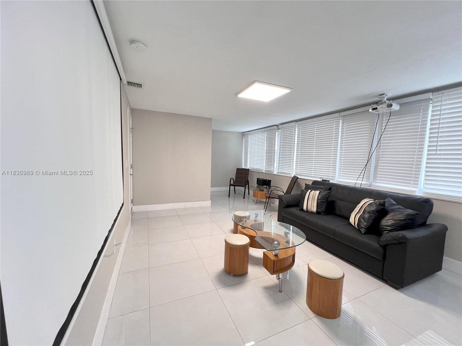 HOLLYWOOD LITTLE RANCHES - Residential Income