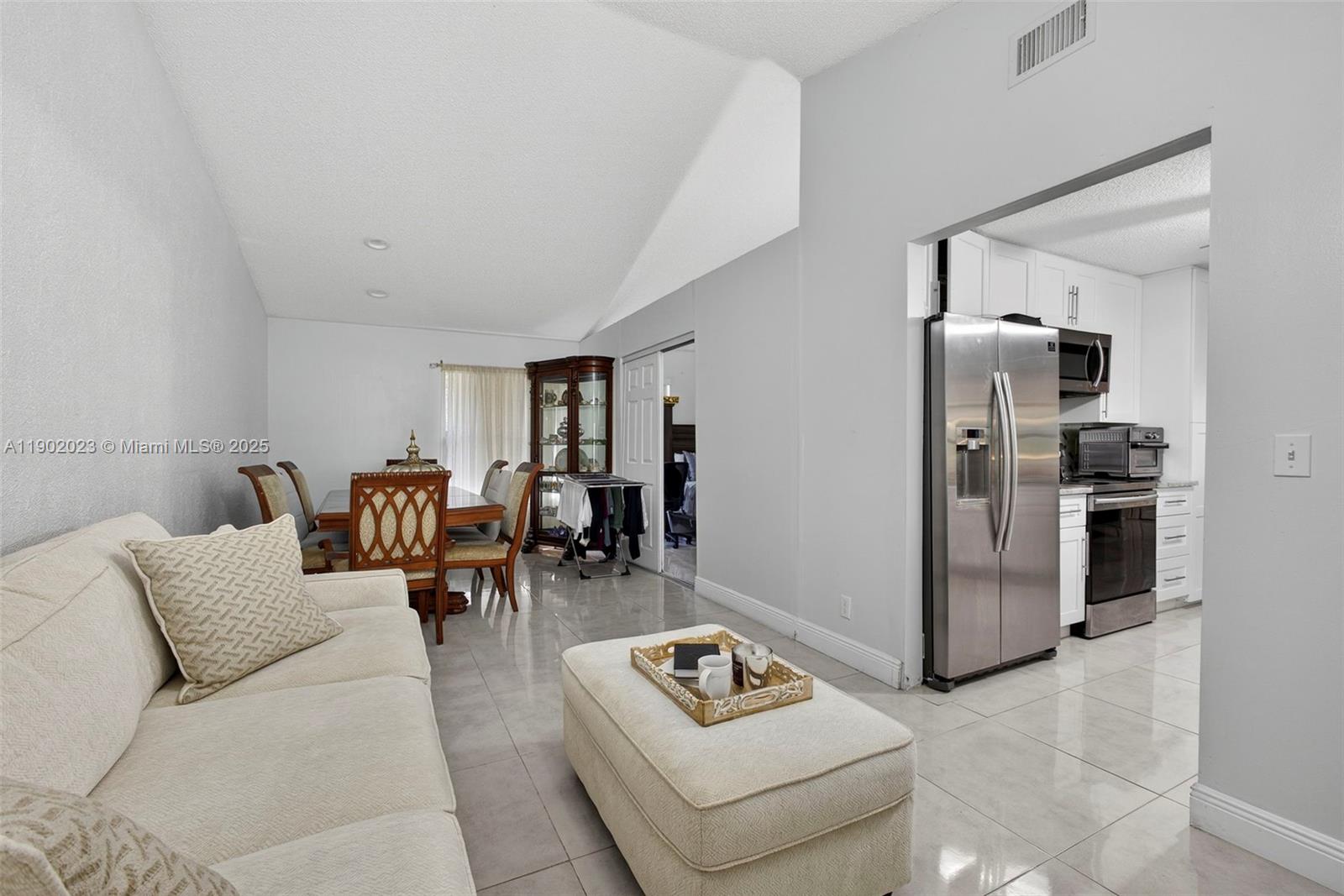 LA MANCHA 3 - Residential Lease