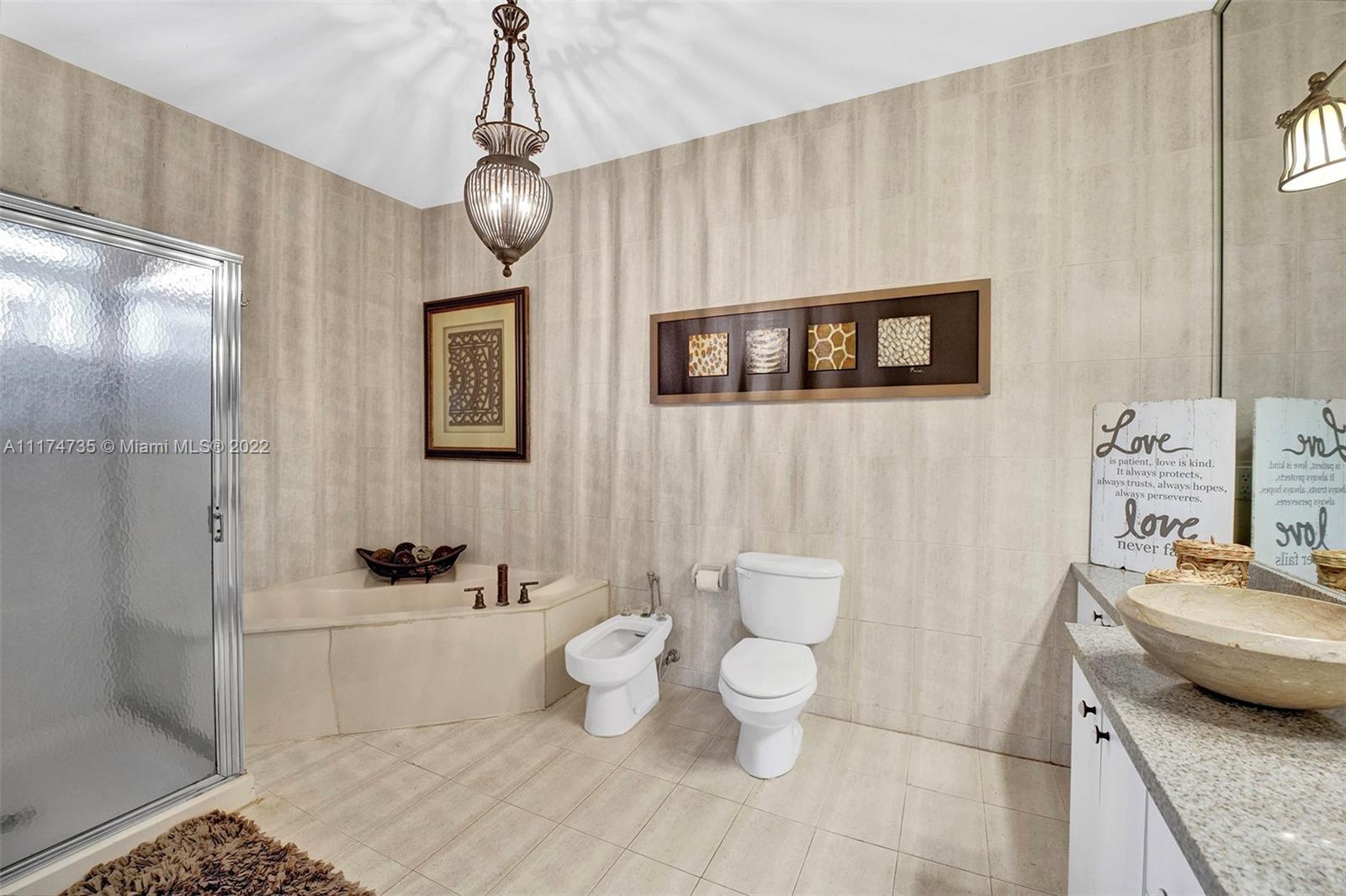 ROYAL LANDINGS - Residential