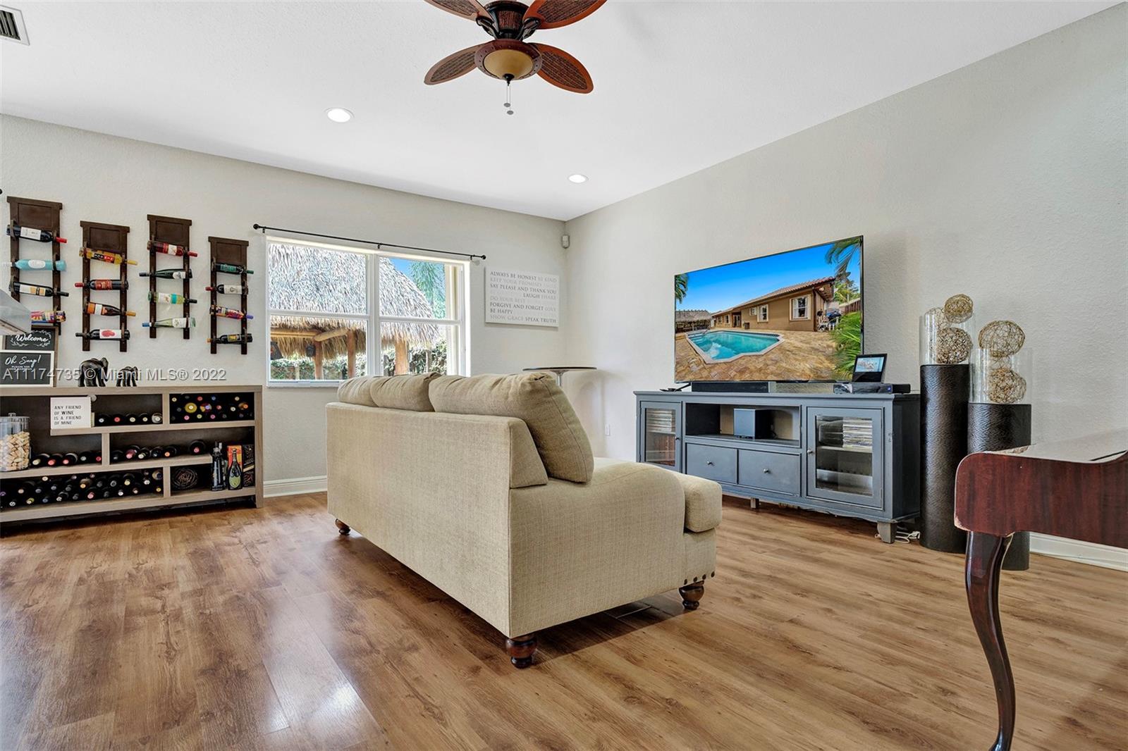 ROYAL LANDINGS - Residential