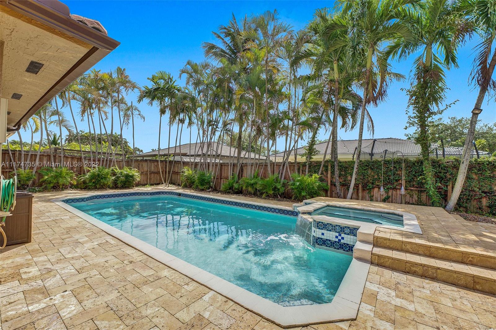 ROYAL LANDINGS - Residential