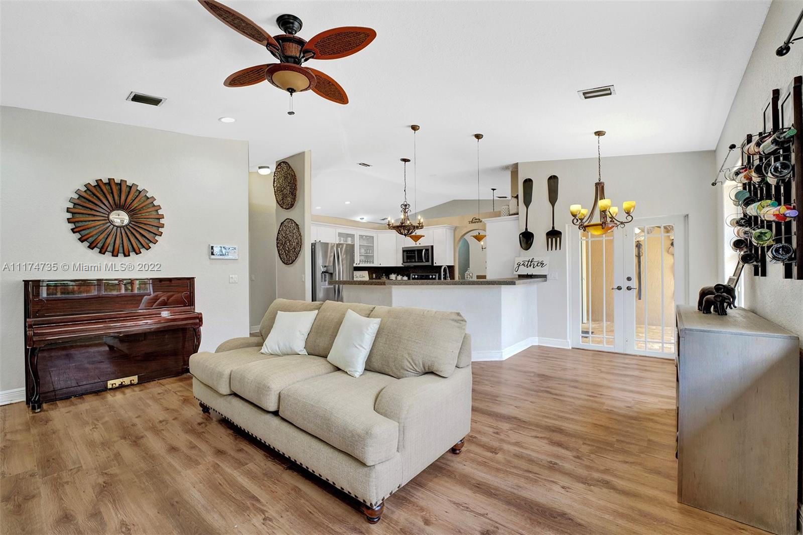 ROYAL LANDINGS - Residential