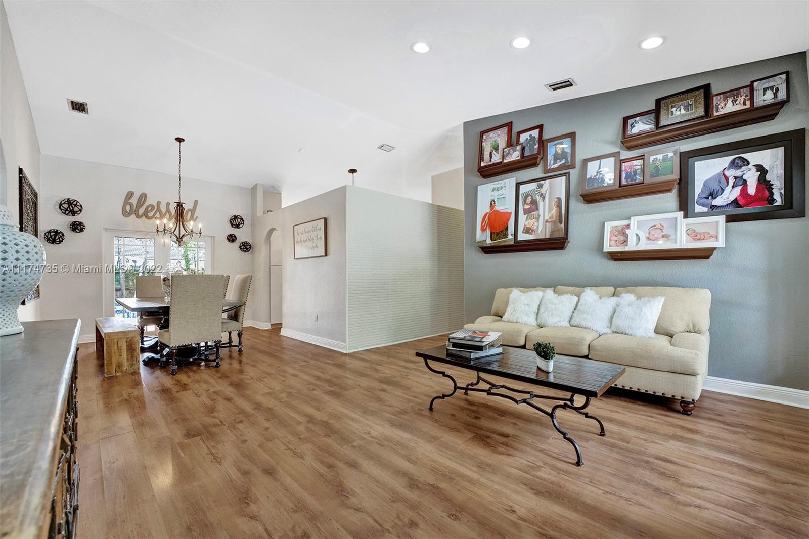 ROYAL LANDINGS - Residential