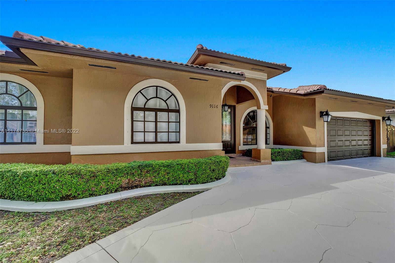 ROYAL LANDINGS - Residential