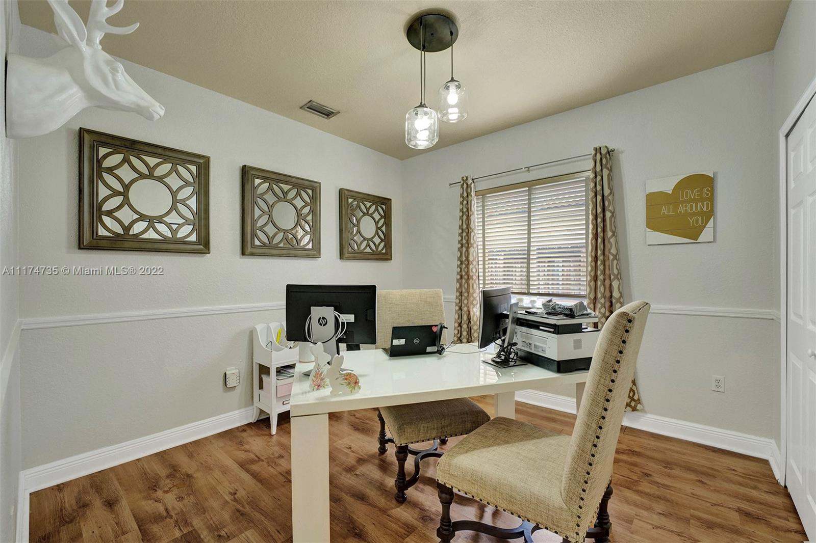 ROYAL LANDINGS - Residential