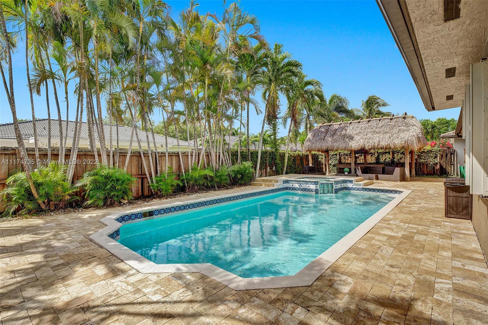 ROYAL LANDINGS - Residential