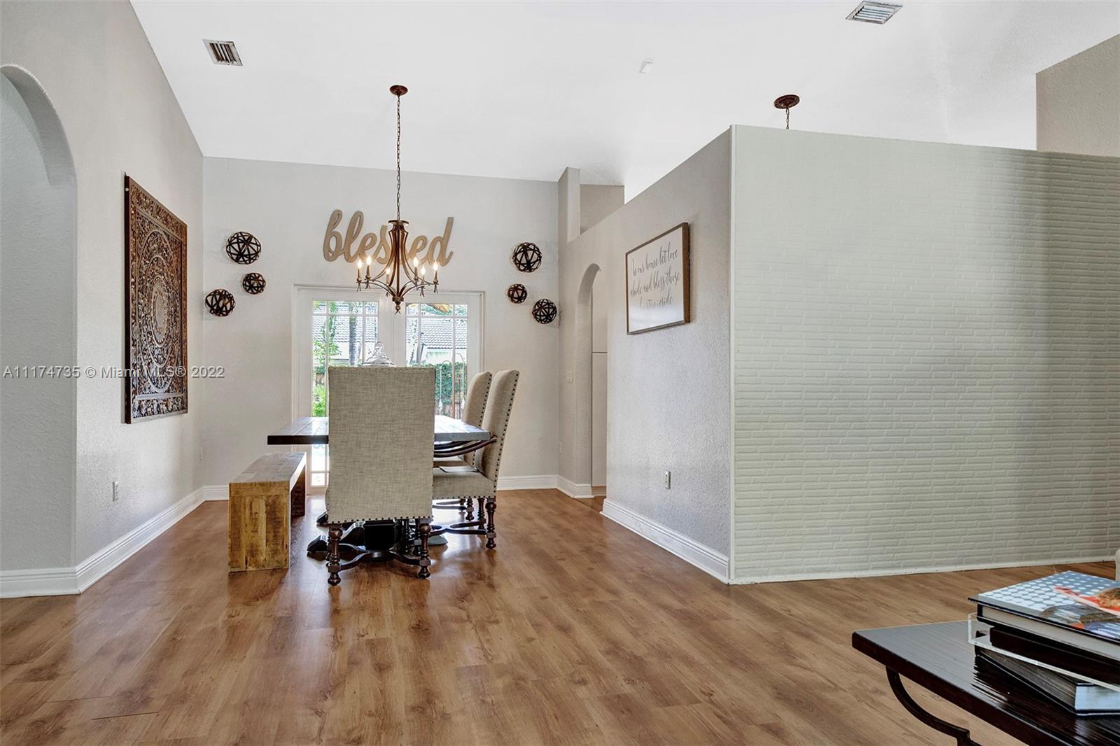 ROYAL LANDINGS - Residential