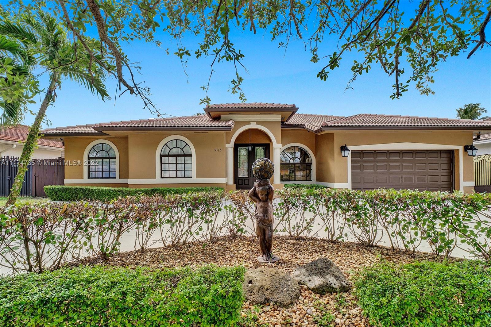 ROYAL LANDINGS - Residential